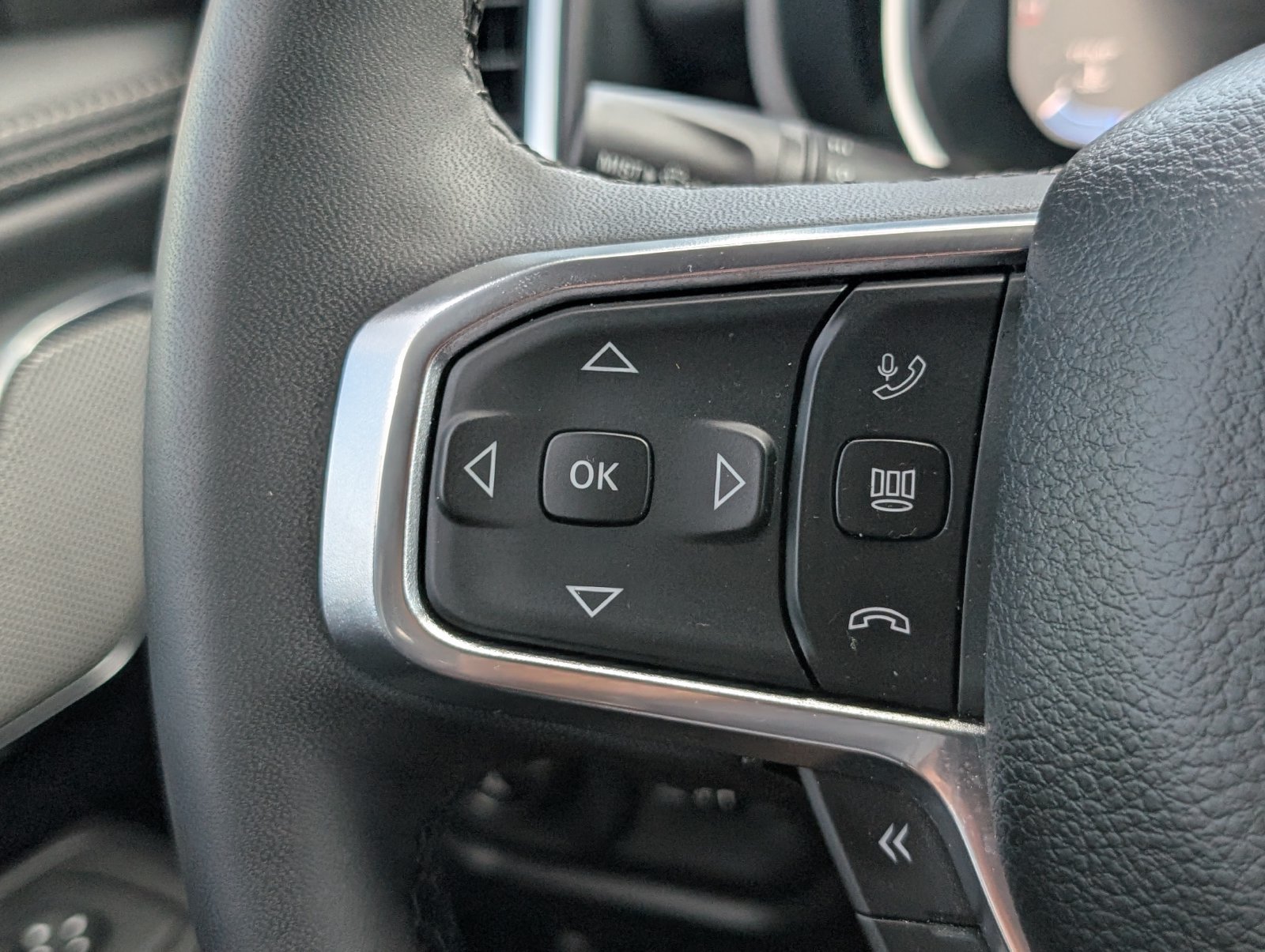 Used 2025 RAM 1500 Laramie AWD/4WD image 27
