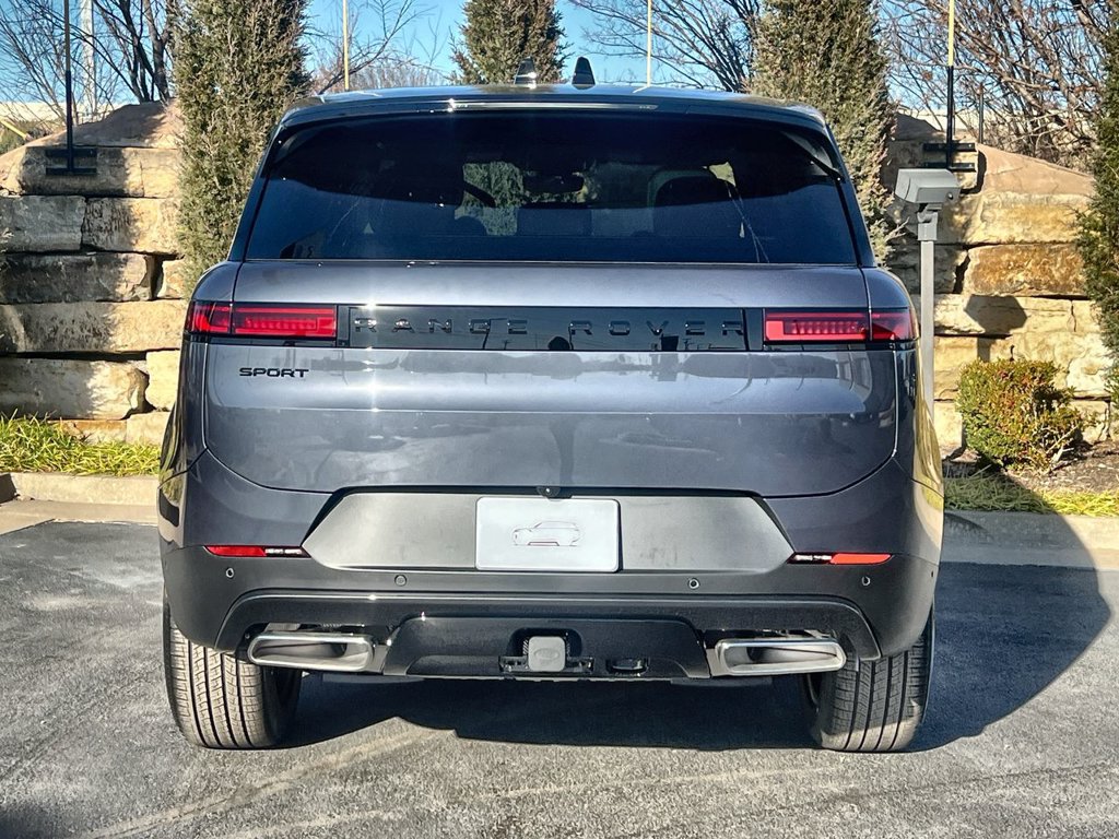 Used 2026 Land Rover Range Rover Sport SE AWD/4WD image 4