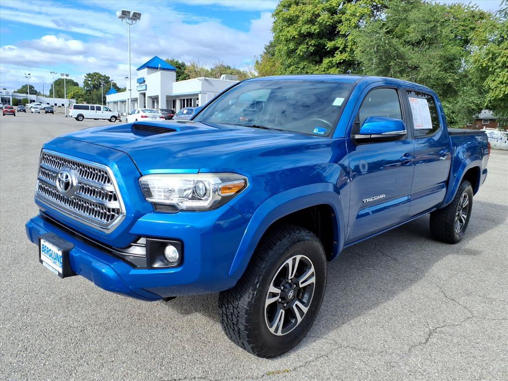 Used 2016 Toyota Tacoma TRD Sport w/ Towing Package AWD/4WD image 8
