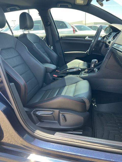 Used 2017 Volkswagen Golf 4-Door FWD image 30