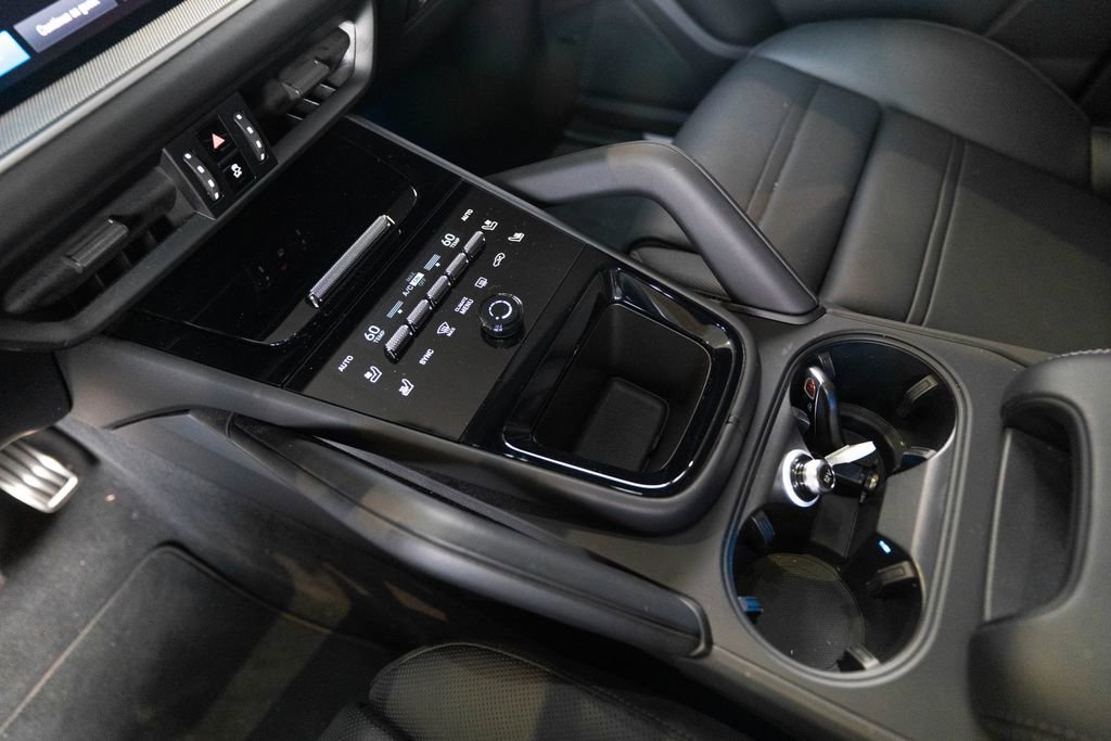 Certified 2025 Porsche Cayenne S image 26