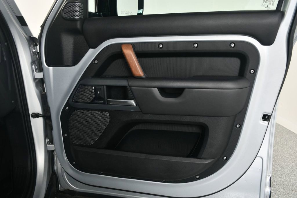 Used 2021 Land Rover Defender 110 X image 24