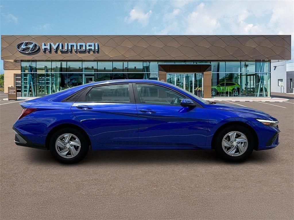 New 2025 Hyundai Elantra SE FWD image 9