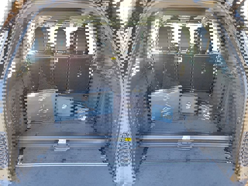 New 2024 Land Rover Discovery Metropolitan Edition image 29