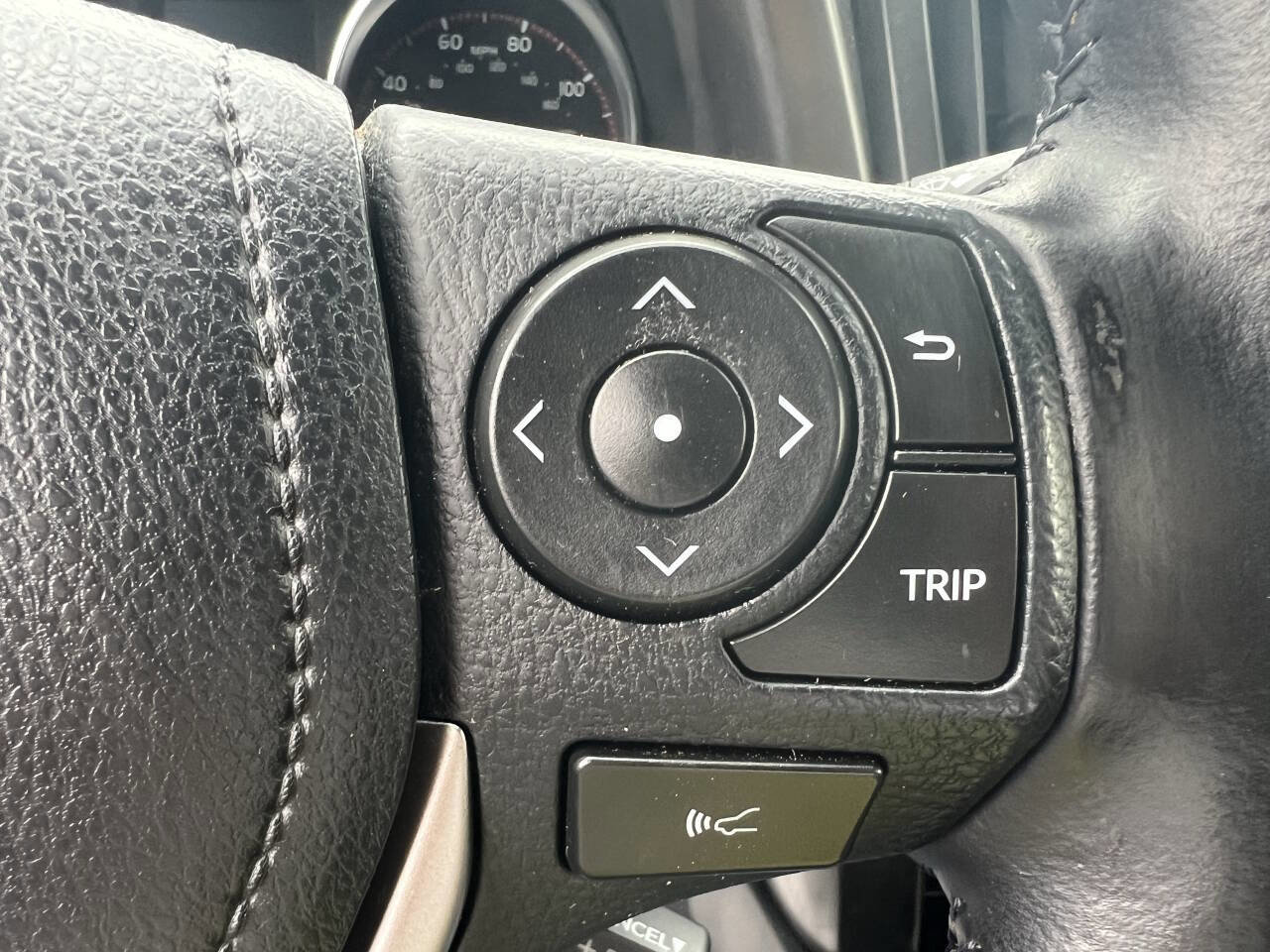 Used 2017 Toyota RAV4 SE image 31