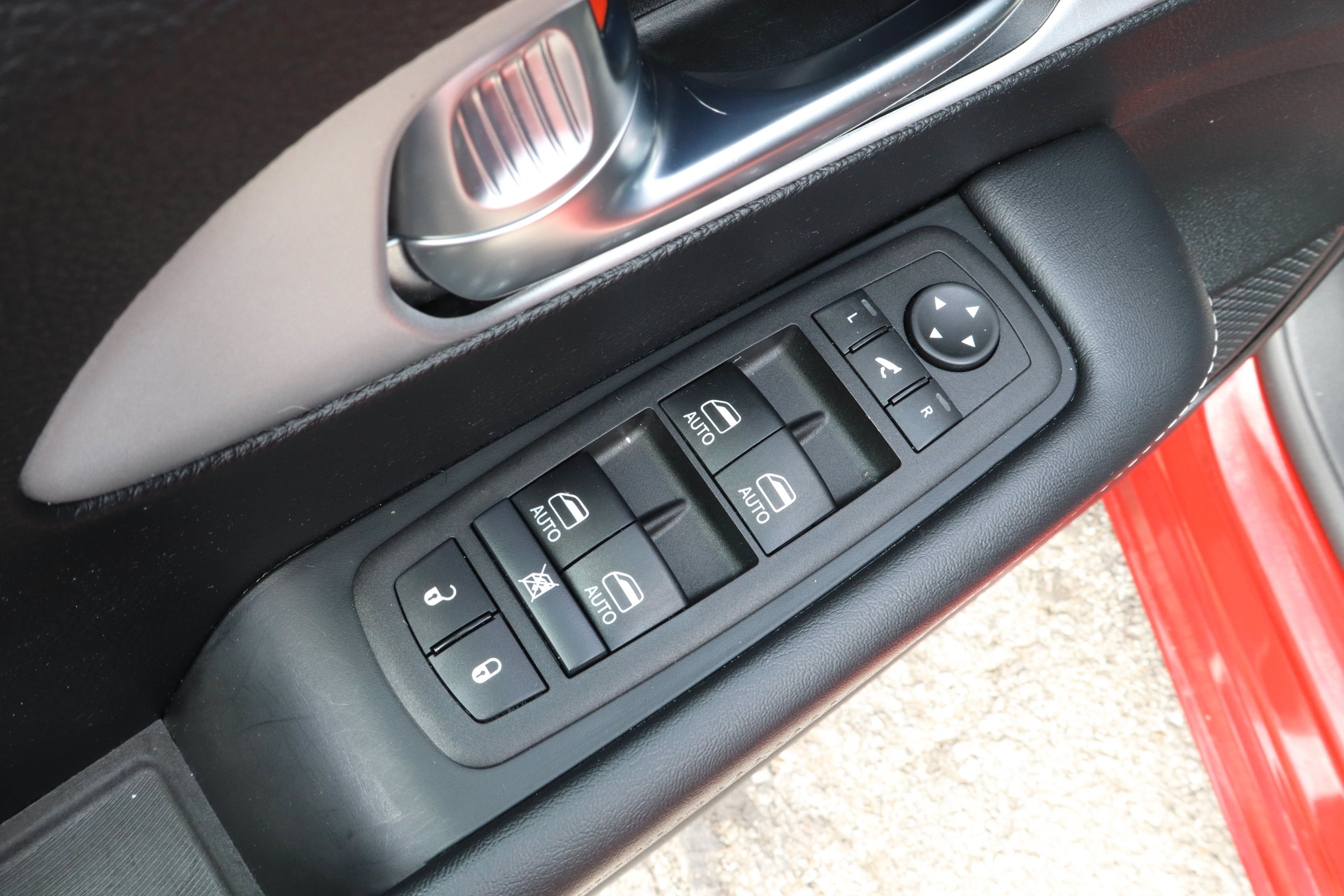 Used 2025 Chrysler Pacifica Limited FWD image 14