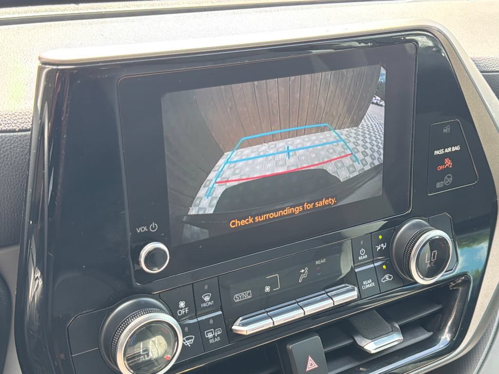 Used 2023 Toyota Highlander L FWD image 9
