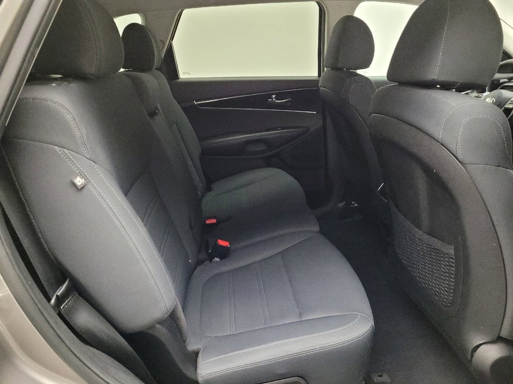 Used 2019 Kia Sorento LX image 19