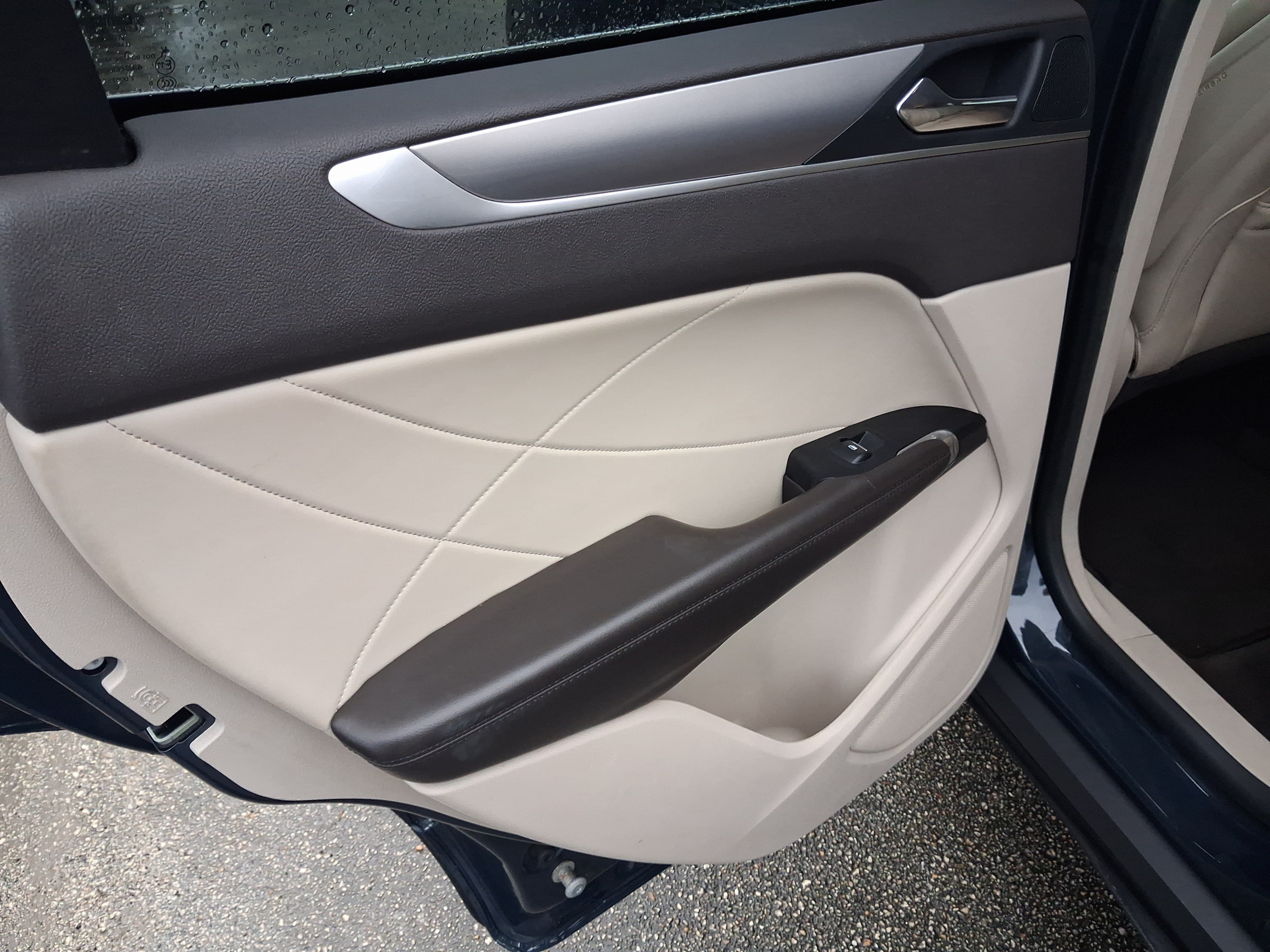 Used 2019 Lincoln MKC Premiere FWD image 9