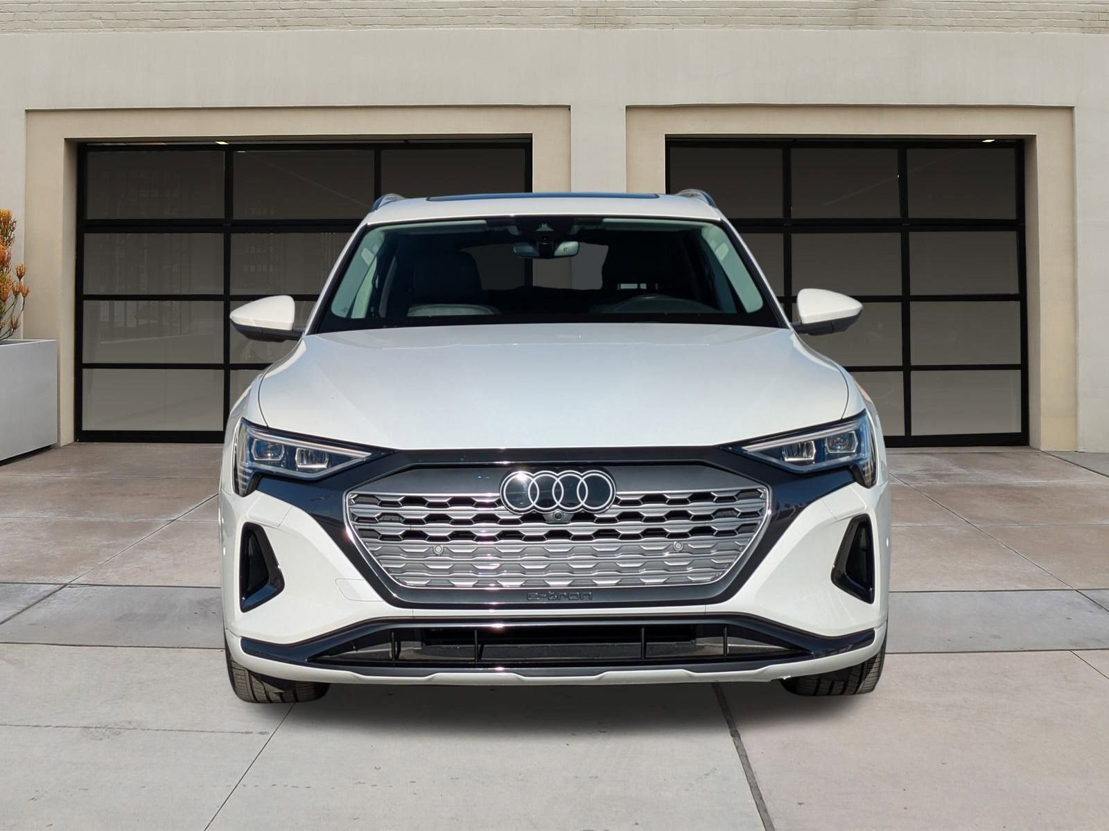 Used 2024 Audi Q8 e-tron Premium Plus image 6