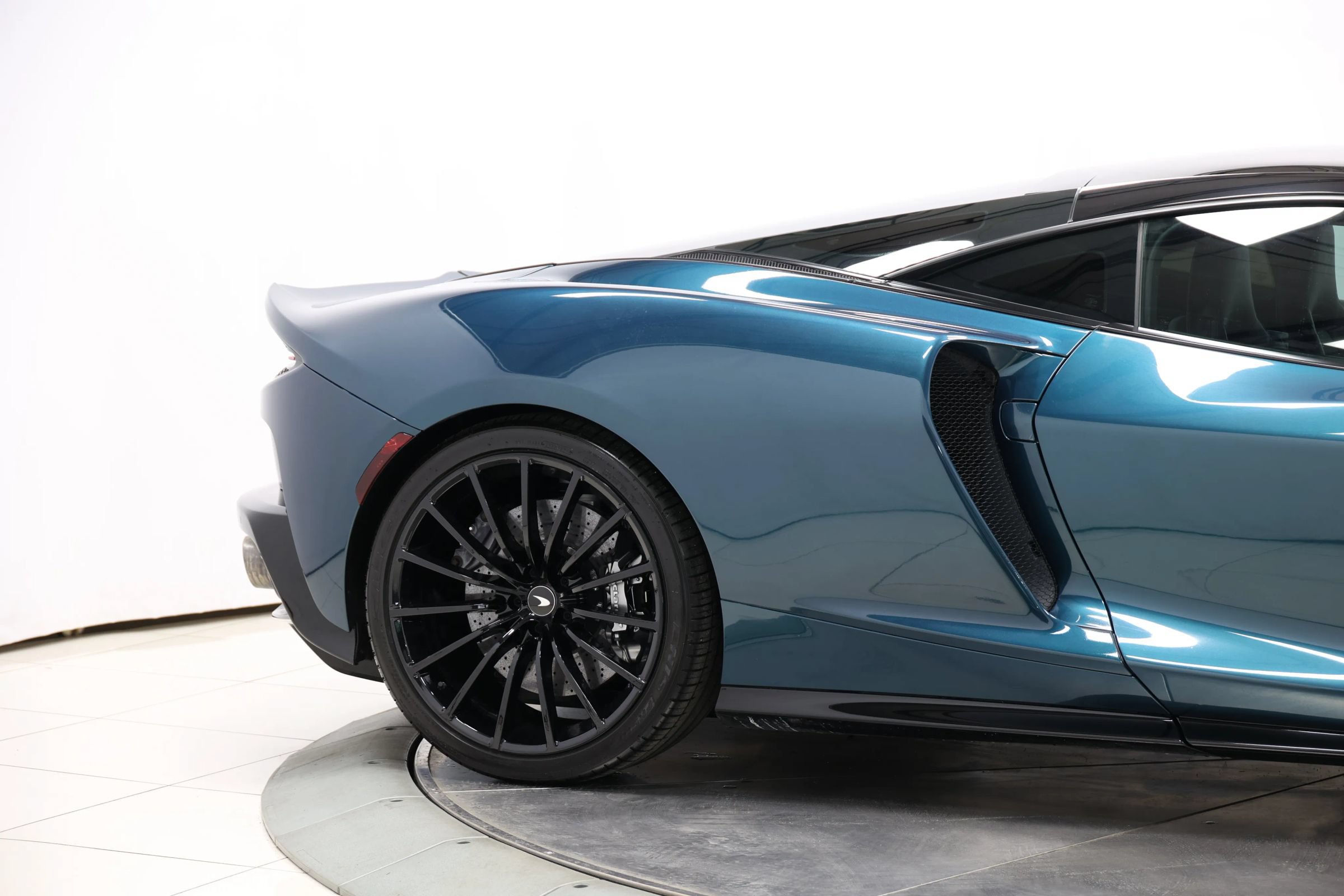 Used 2021 McLaren GT RWD image 78