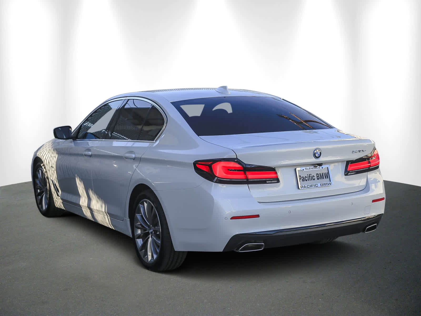 Certified 2023 BMW 530e w/ Convenience Package image 4