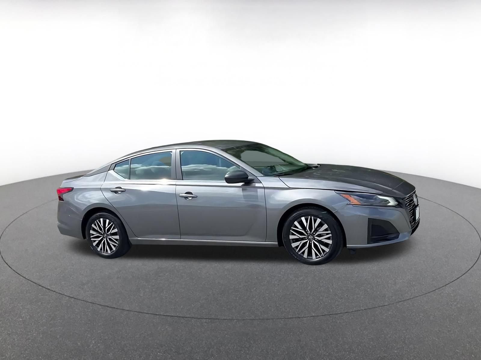 Used 2026 Nissan Altima 2.5 SV FWD image 2