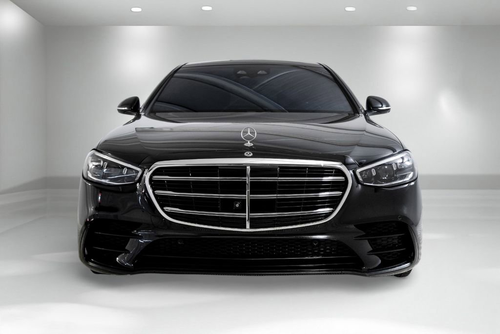 Used 2022 Mercedes-Benz S 580 4MATIC Sedan w/ AMG Line Package image 5