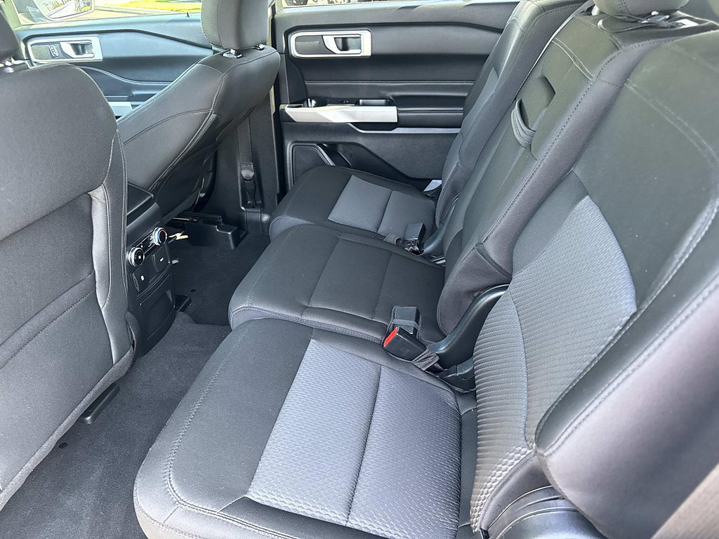 Certified 2023 Ford Explorer XLT RWD image 33
