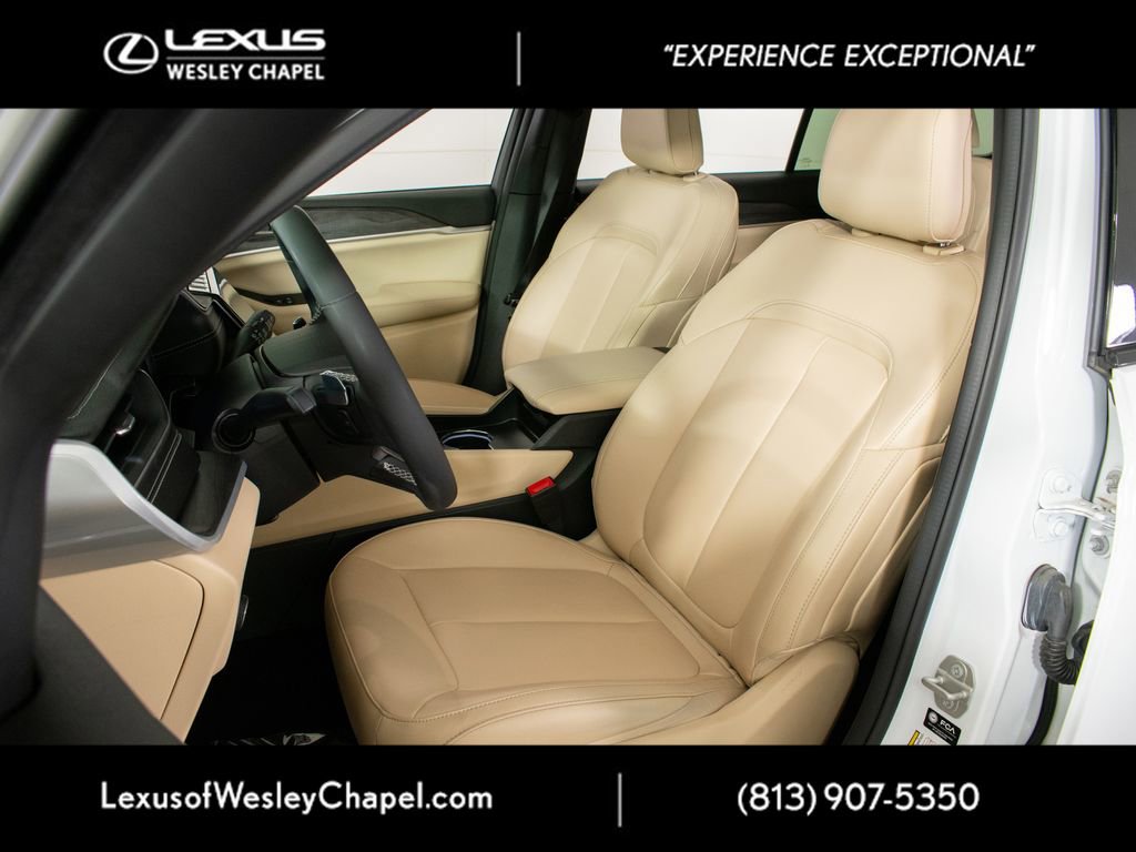 Used 2024 Jeep Grand Cherokee L Limited w/ Black Appearance Package RWD image 19