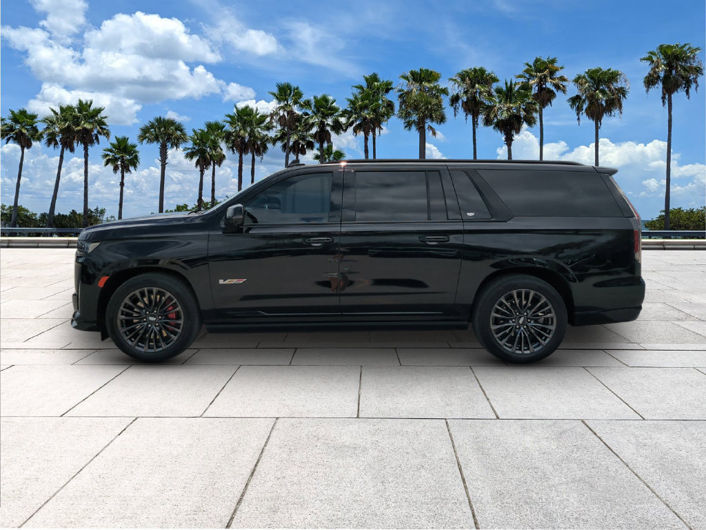Used 2024 Cadillac Escalade ESV V AWD/4WD image 4