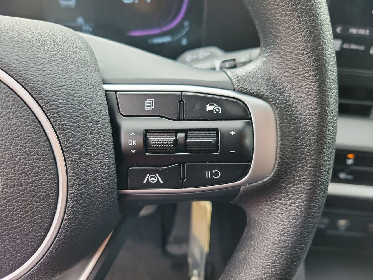 Used 2025 Kia Sportage LX image 19