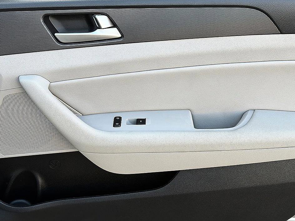 Used 2017 Hyundai Sonata Sport w/ Value Edition Package 02 image 21