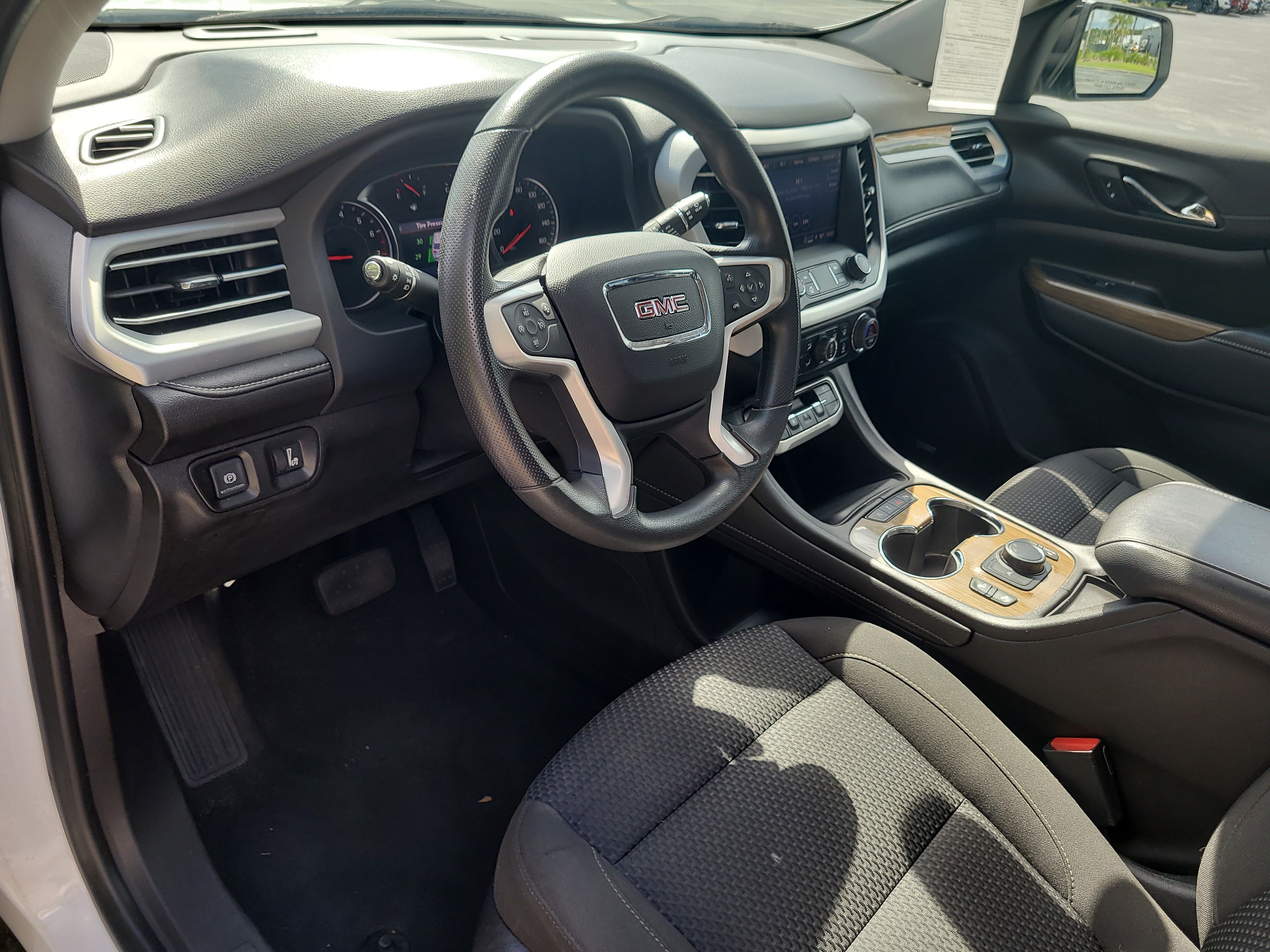 Used 2023 GMC Acadia SLE w/ Driver Convenience Package FWD image 19