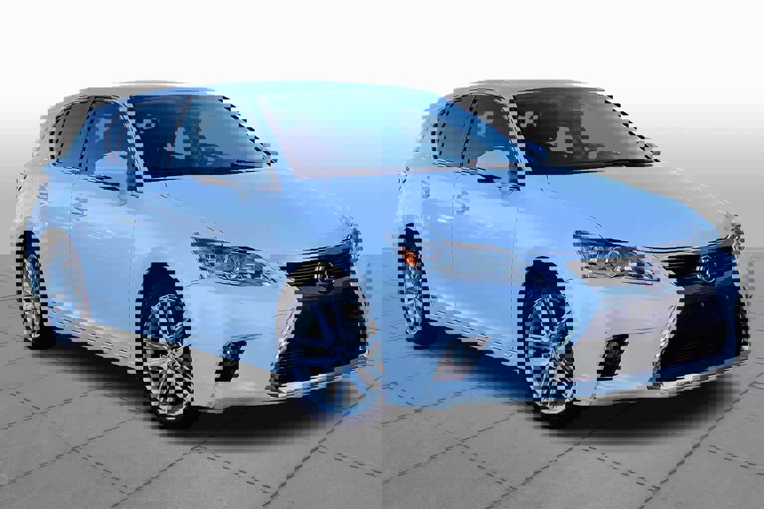 Used 2016 Lexus CT 200h image 2