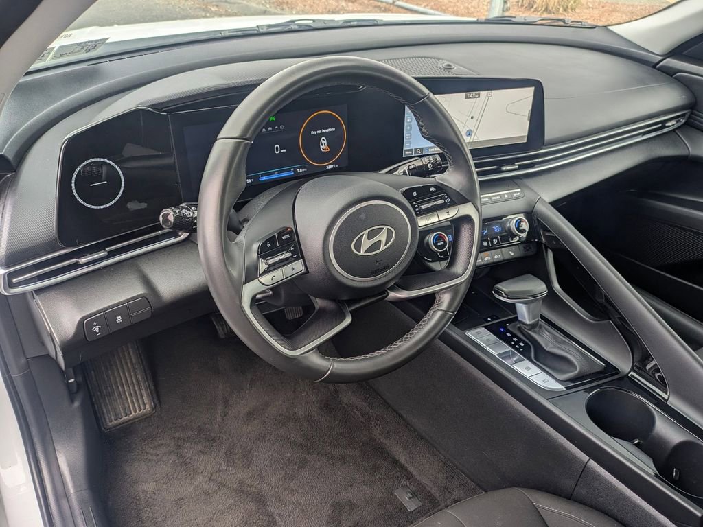 Used 2025 Hyundai Elantra SEL FWD image 18