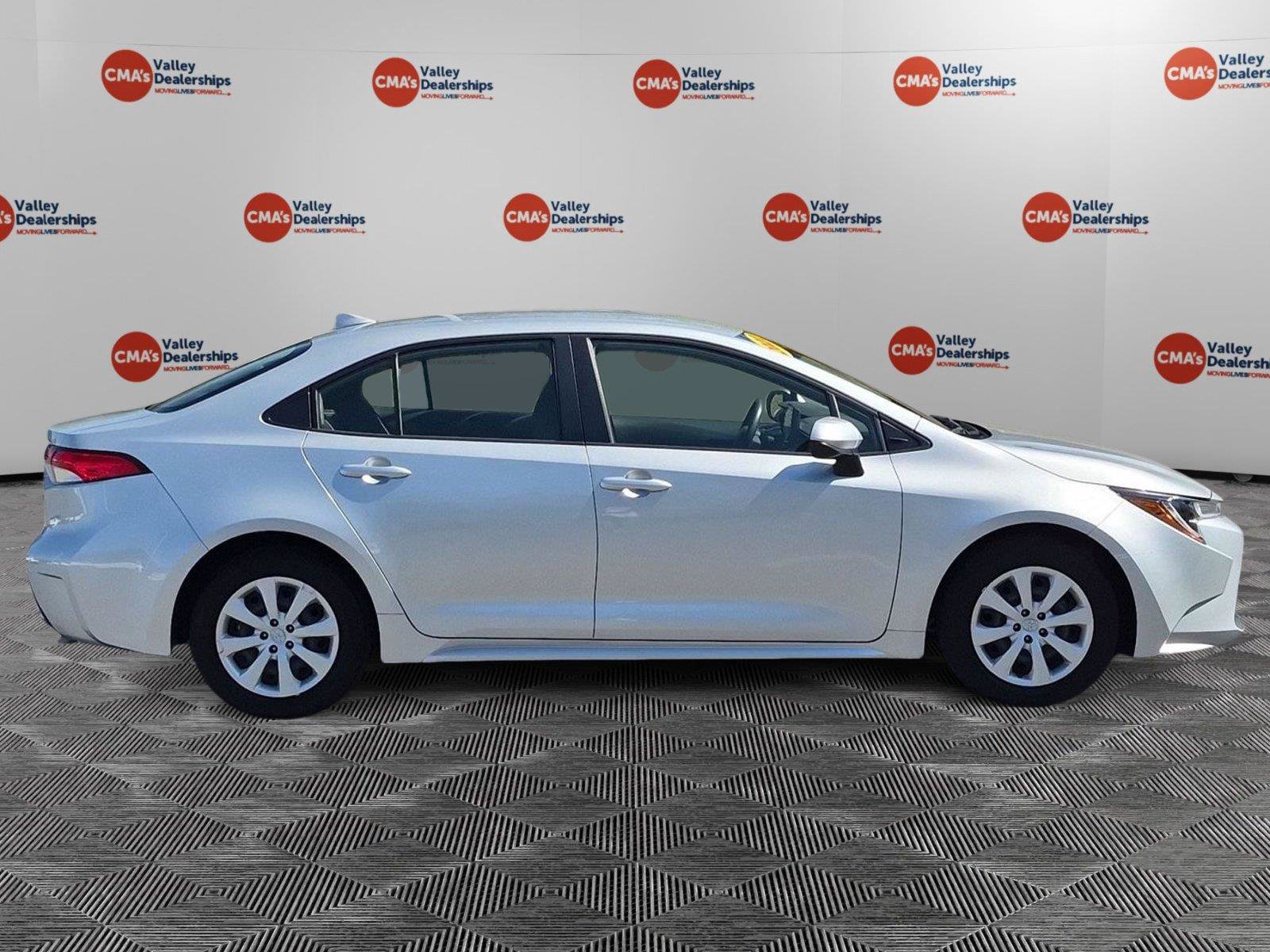Used 2022 Toyota Corolla LE FWD image 6