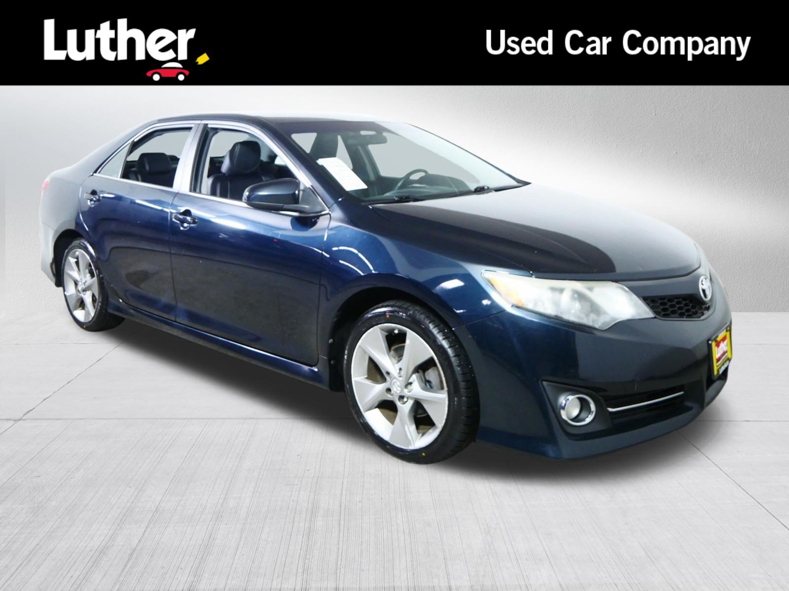 Used 2014 Toyota Camry SE FWD image 1