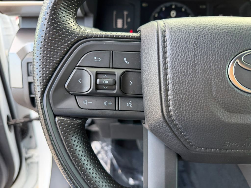 Used 2025 Toyota Tacoma SR5 AWD/4WD image 21