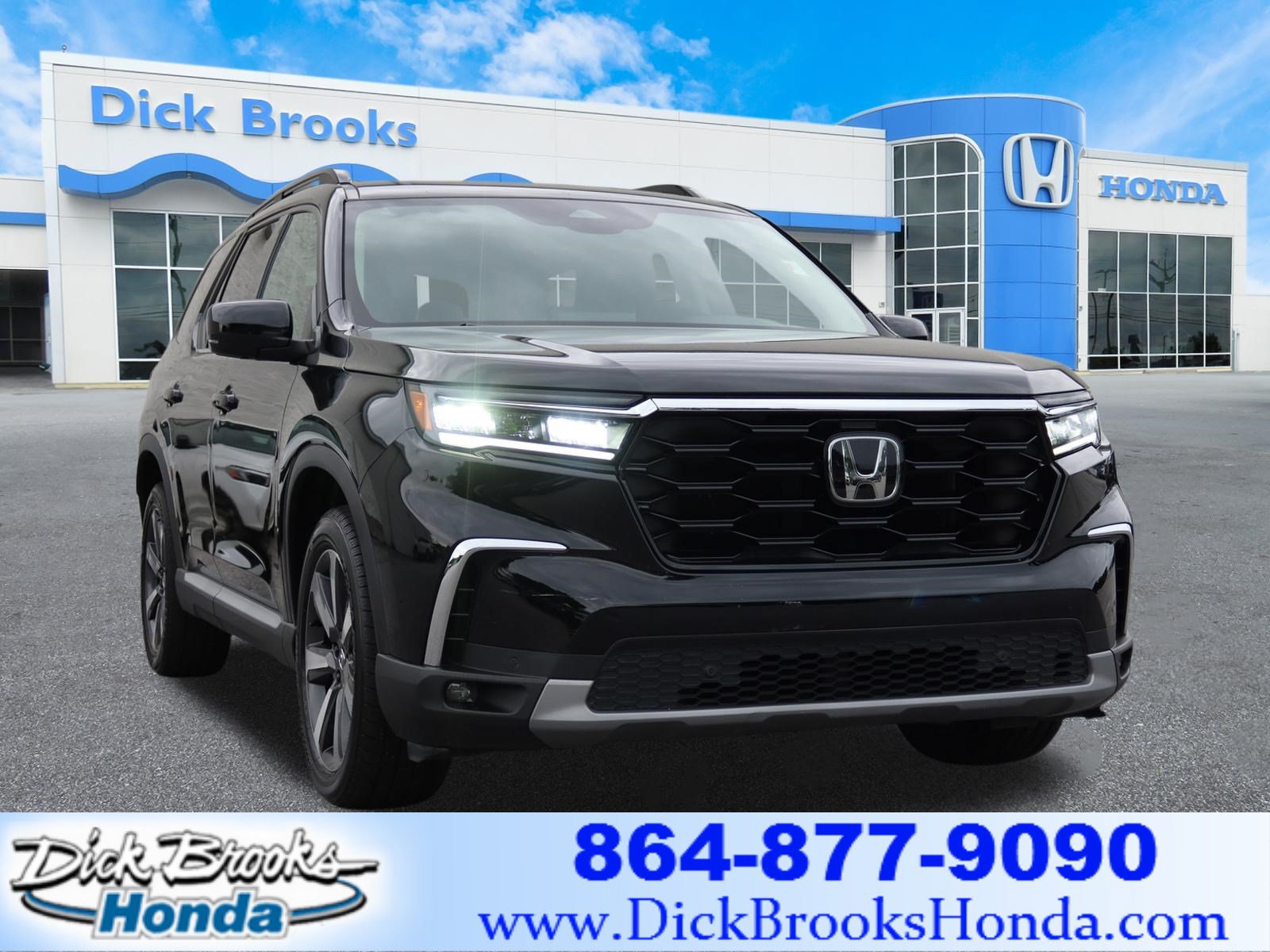 Used 2023 Honda Pilot Touring image 1
