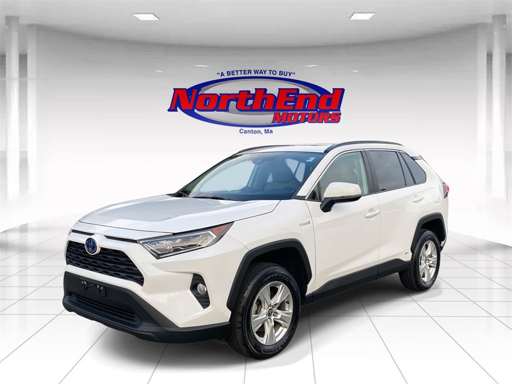 Used 2021 Toyota RAV4 XLE w/ Convenience Package image 3