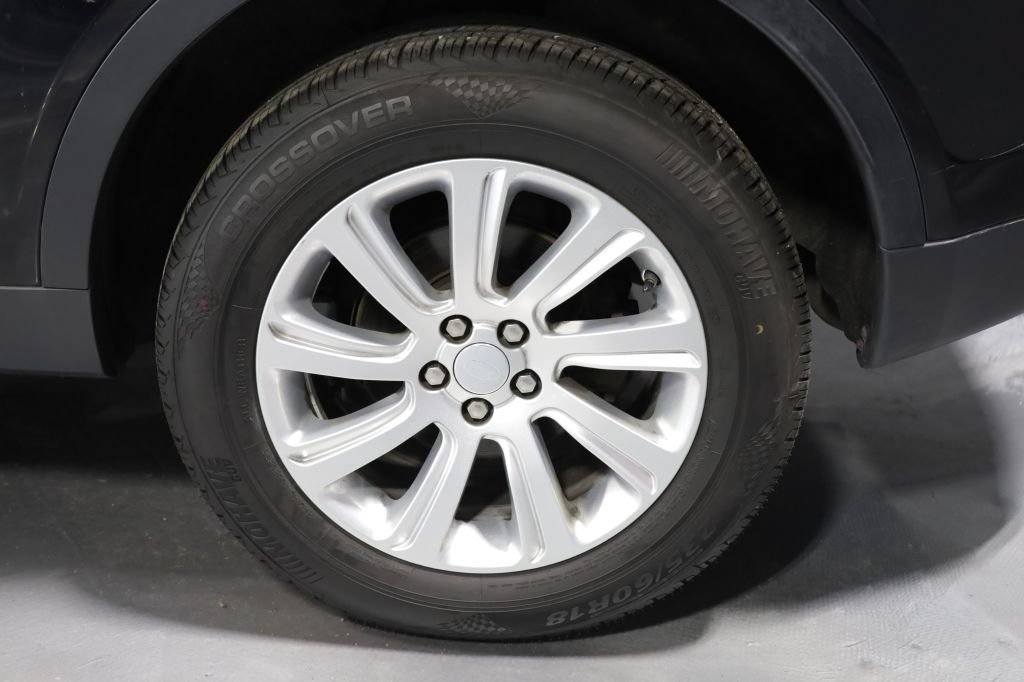 Used 2017 Land Rover Discovery Sport SE AWD/4WD image 34