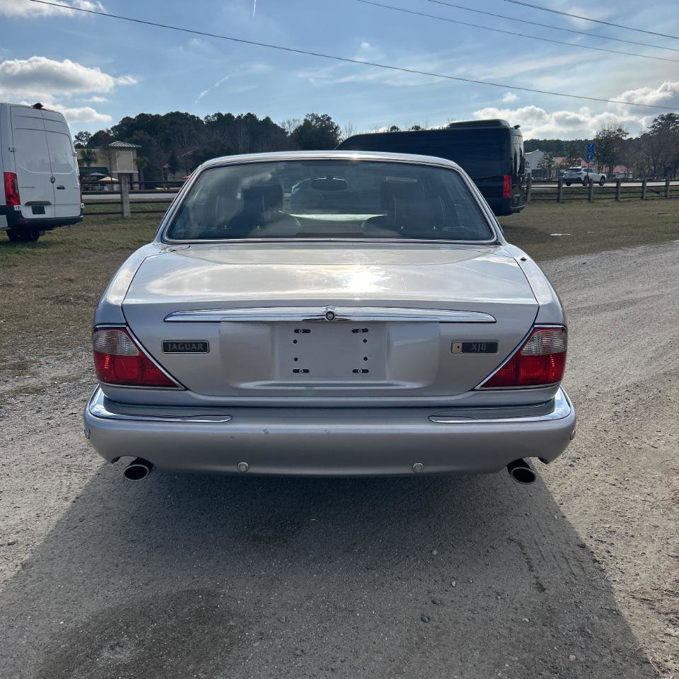 Used 2002 Jaguar XJ8 image 4