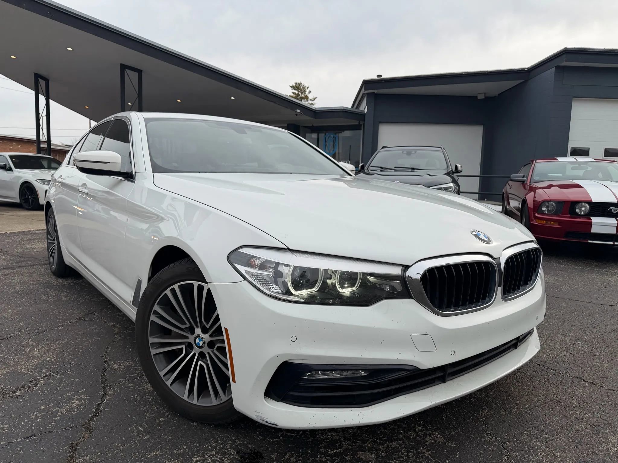 Used 2017 BMW 530i xDrive image 3