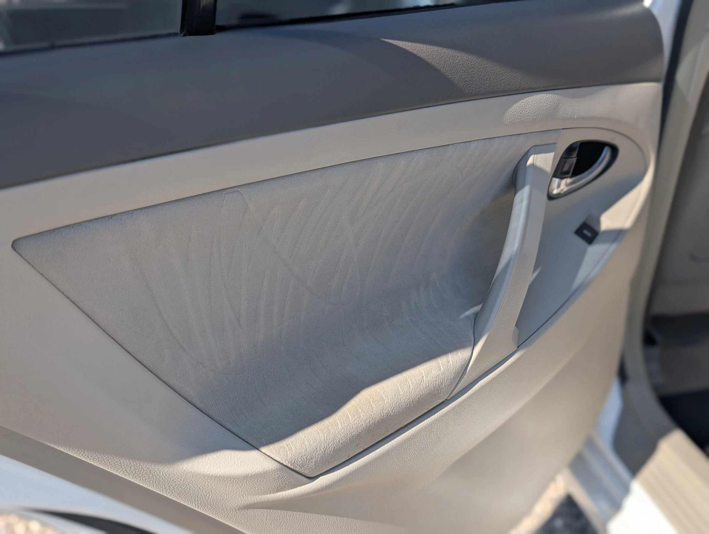 Used 2010 Toyota Camry LE image 19