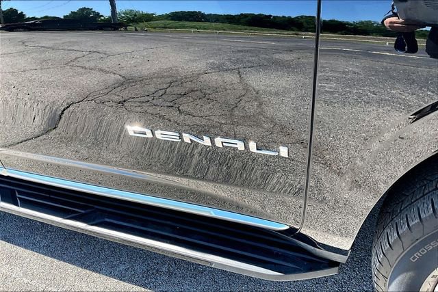 Used 2025 GMC Yukon XL Denali AWD/4WD image 24