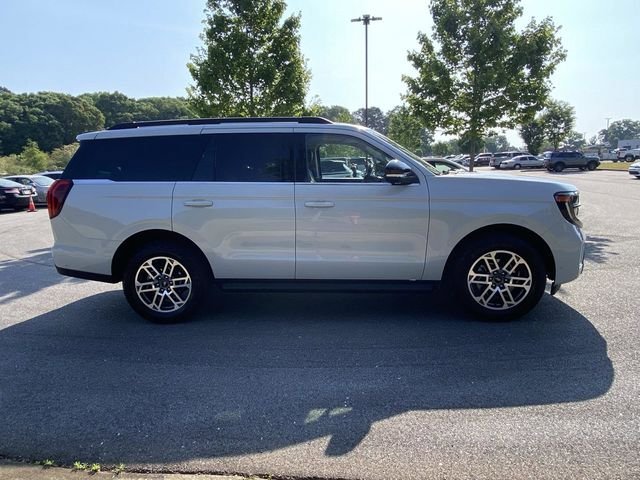Used 2025 Ford Expedition Active AWD/4WD image 2
