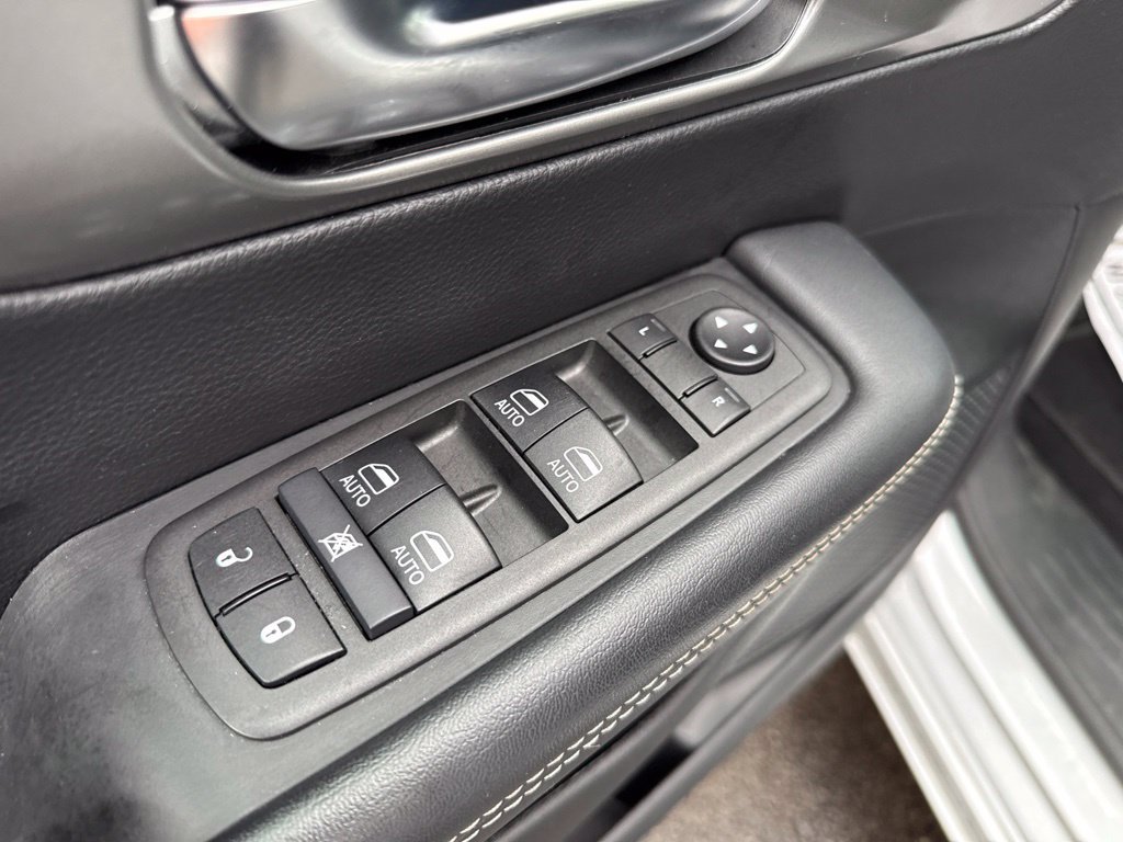 Used 2026 Chrysler Pacifica Select FWD image 22