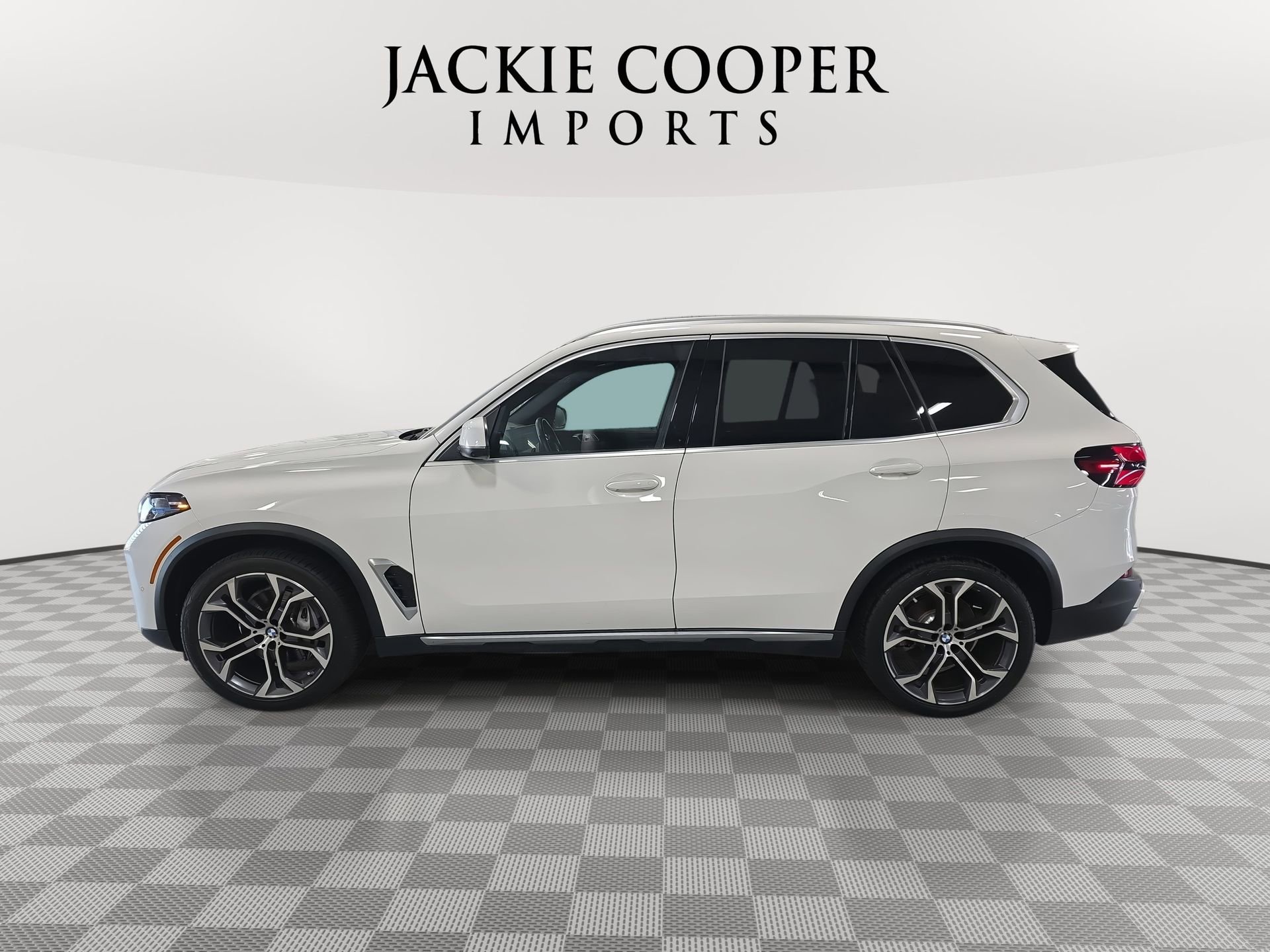 Used 2024 BMW X5 xDrive40i w/ Premium Package AWD/4WD image 8