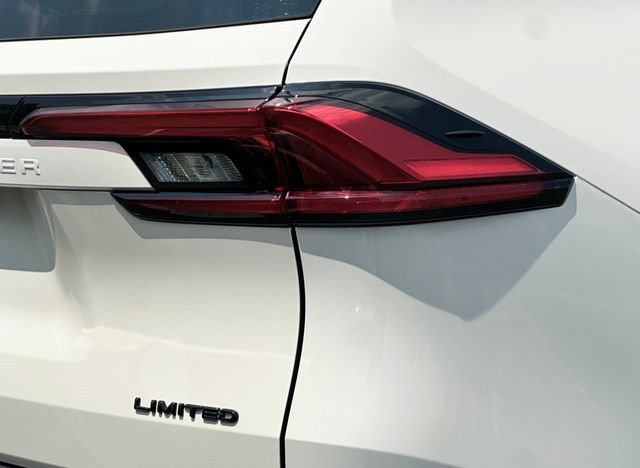 Used 2024 Toyota Grand Highlander AWD Hybrid image 15