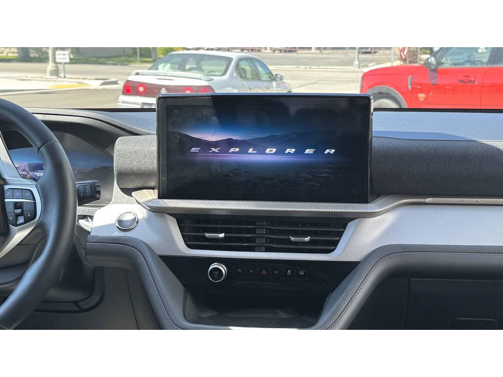 Used 2025 Ford Explorer Active w/ Active Comfort Package image 14