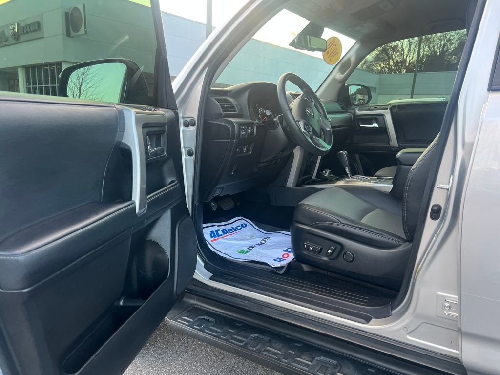 Used 2020 Toyota 4Runner SR5 Premium image 17