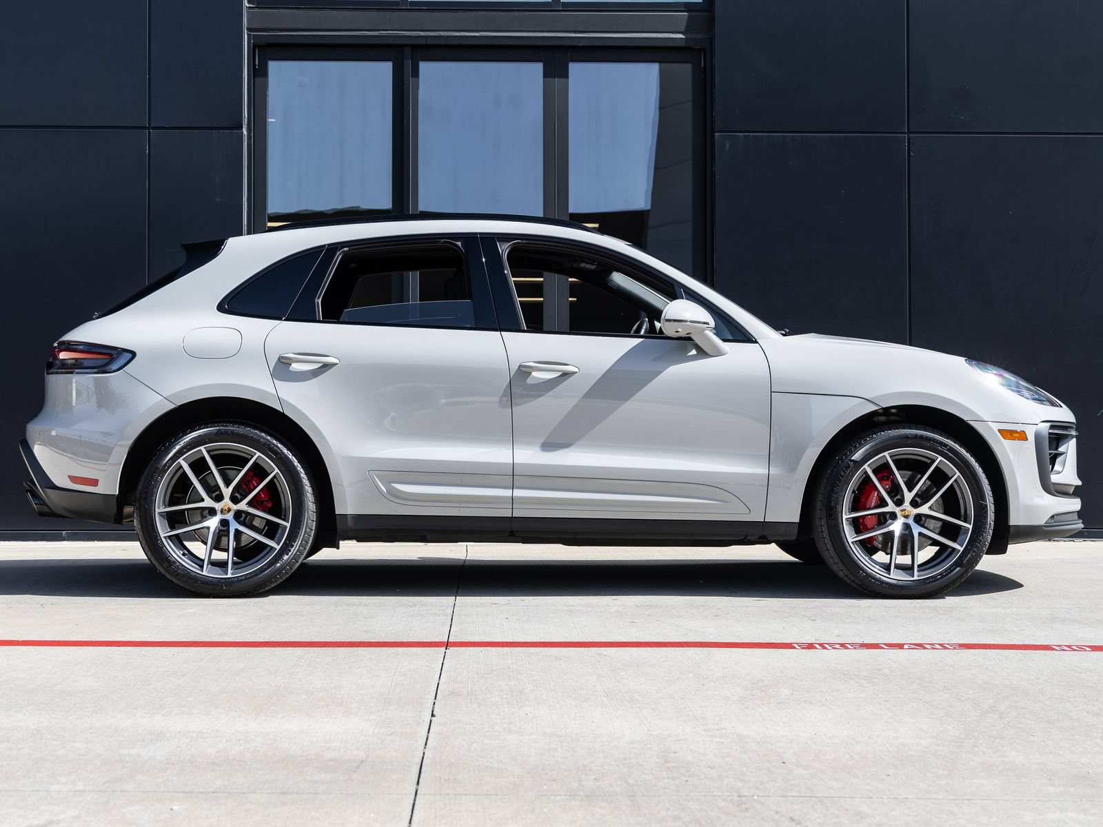 Certified 2024 Porsche Macan S AWD/4WD image 12