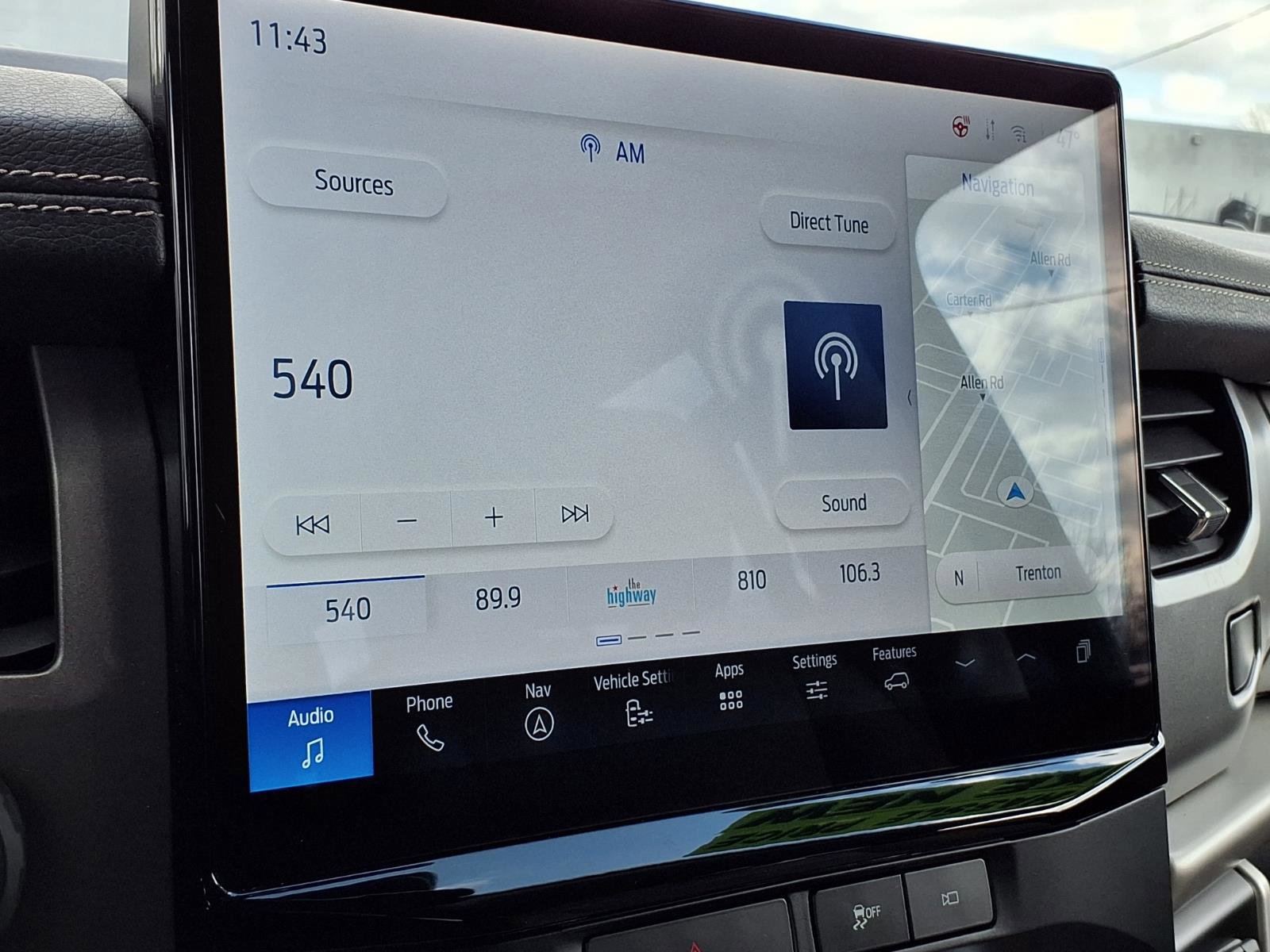 Used 2022 Ford Expedition XLT image 13