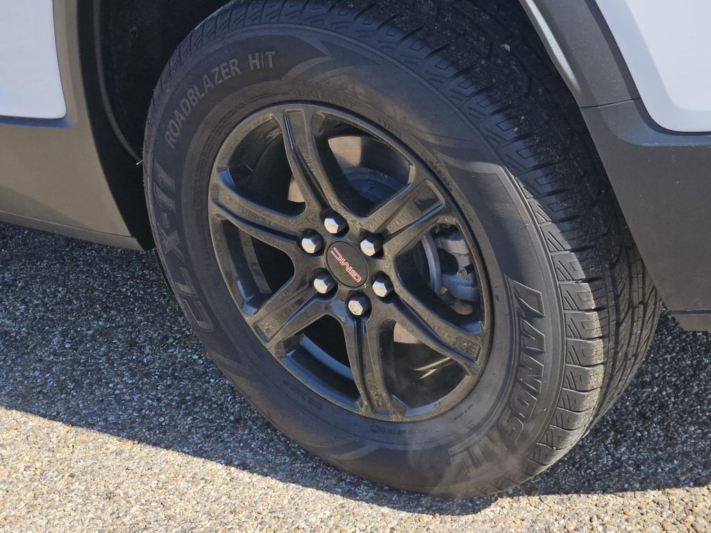 Used 2022 GMC Acadia AT4 w/ Technology Package image 7