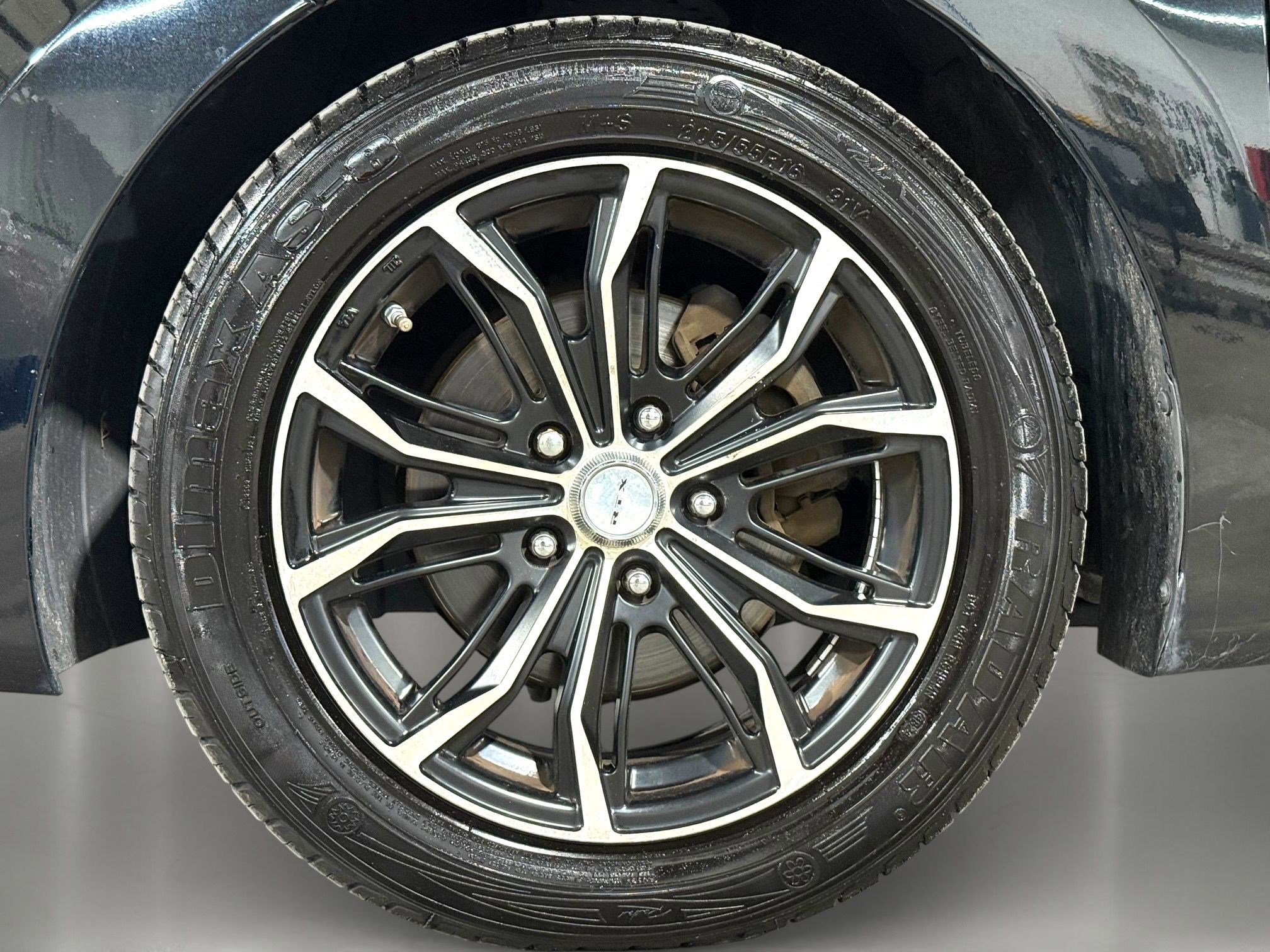 Used 2012 Hyundai Elantra GLS w/ Preferred Pkg 3 image 11