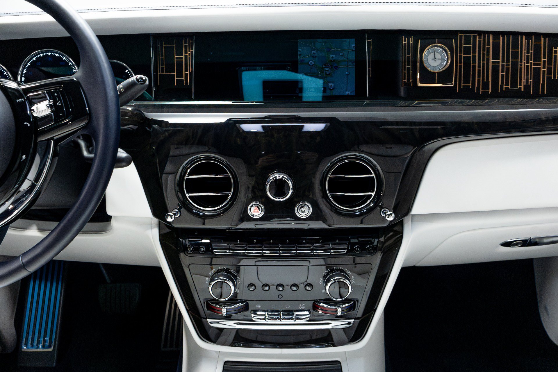 Used 2021 Rolls-Royce Phantom Sedan RWD image 45