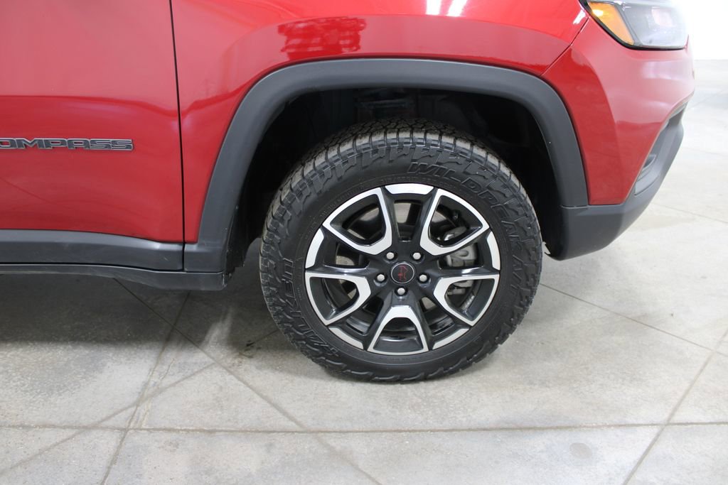 Used 2025 Jeep Compass Trailhawk AWD/4WD image 39