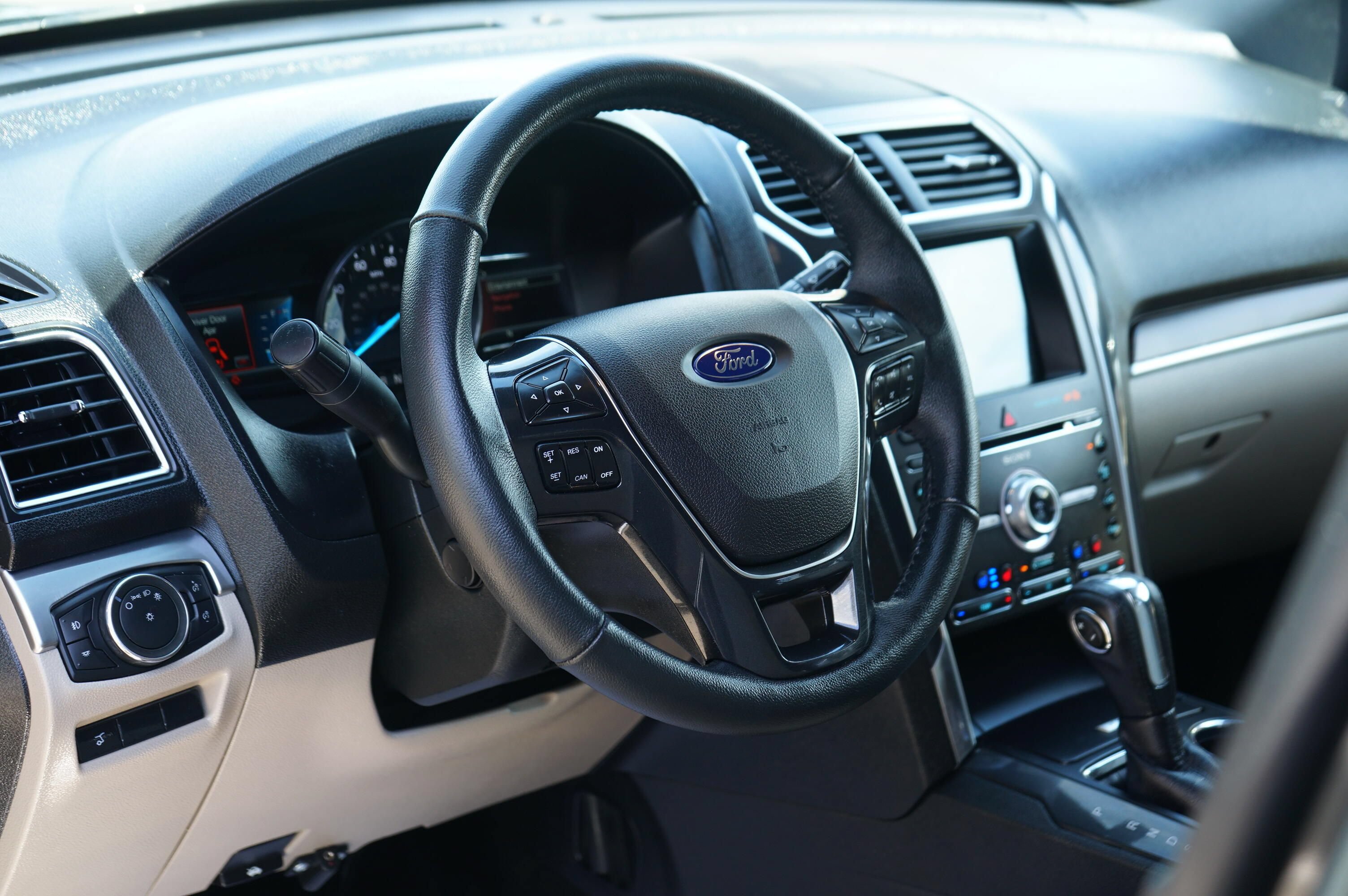 Used 2018 Ford Explorer Limited AWD/4WD image 12