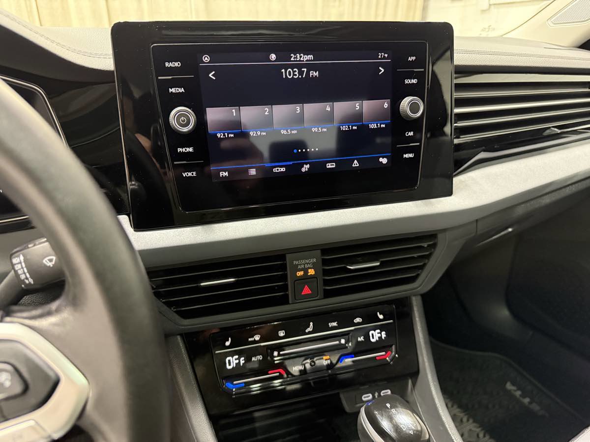 Used 2025 Volkswagen Jetta SE w/ Sunroof Package image 13